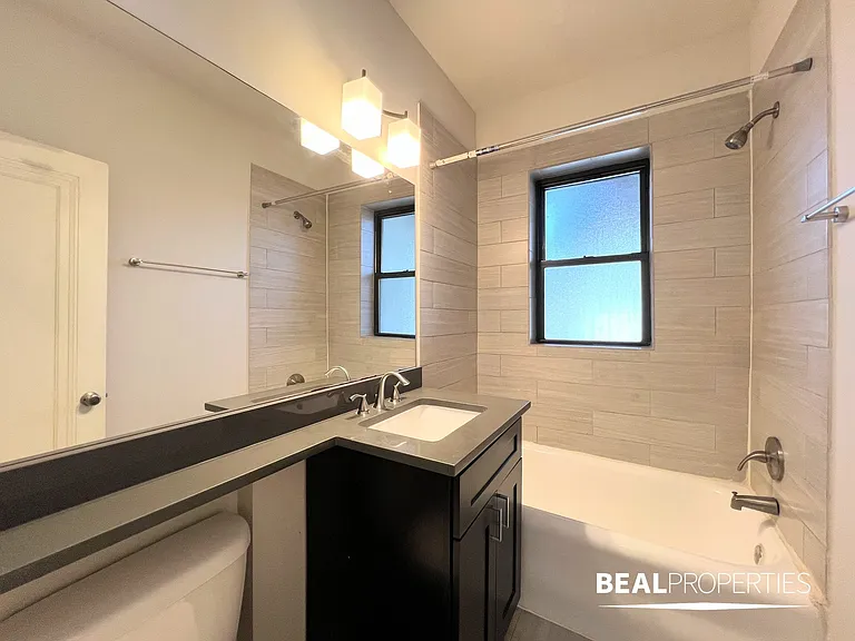 2321 N Rockwell St #D2 — Photo 6