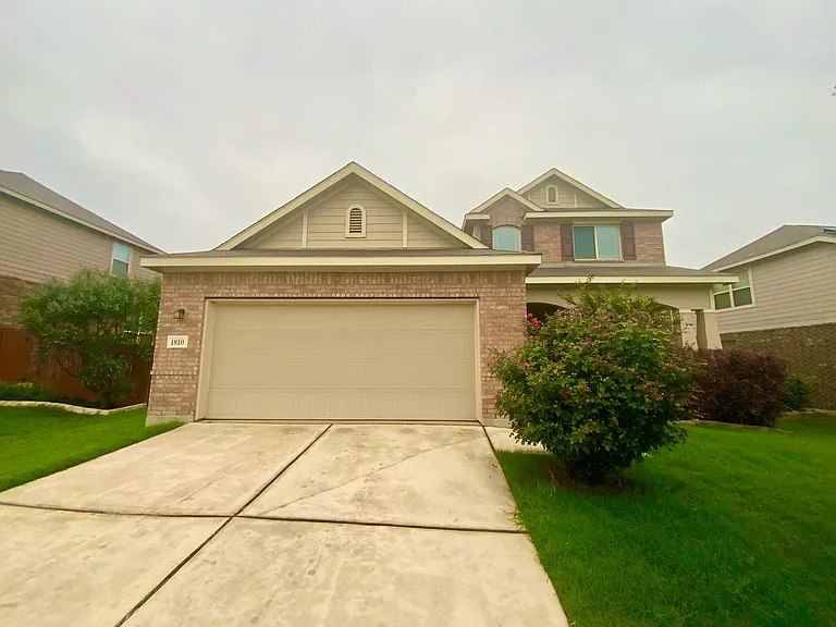 1810 Logan Trl — Photo 2