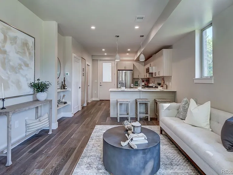 3875 E 4th Ave #4 — Photo 5