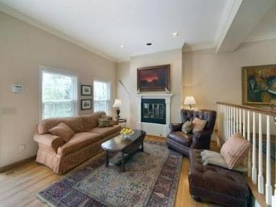 5th image of 483 N Josephine St