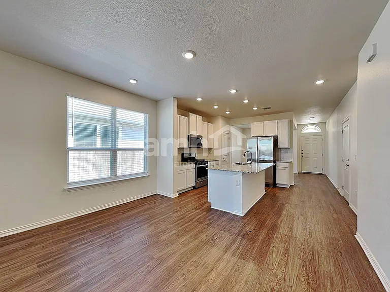 2722 Wolfcreek — Photo 4