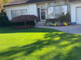18 Long Meadow Rd, Commack, NY 11725