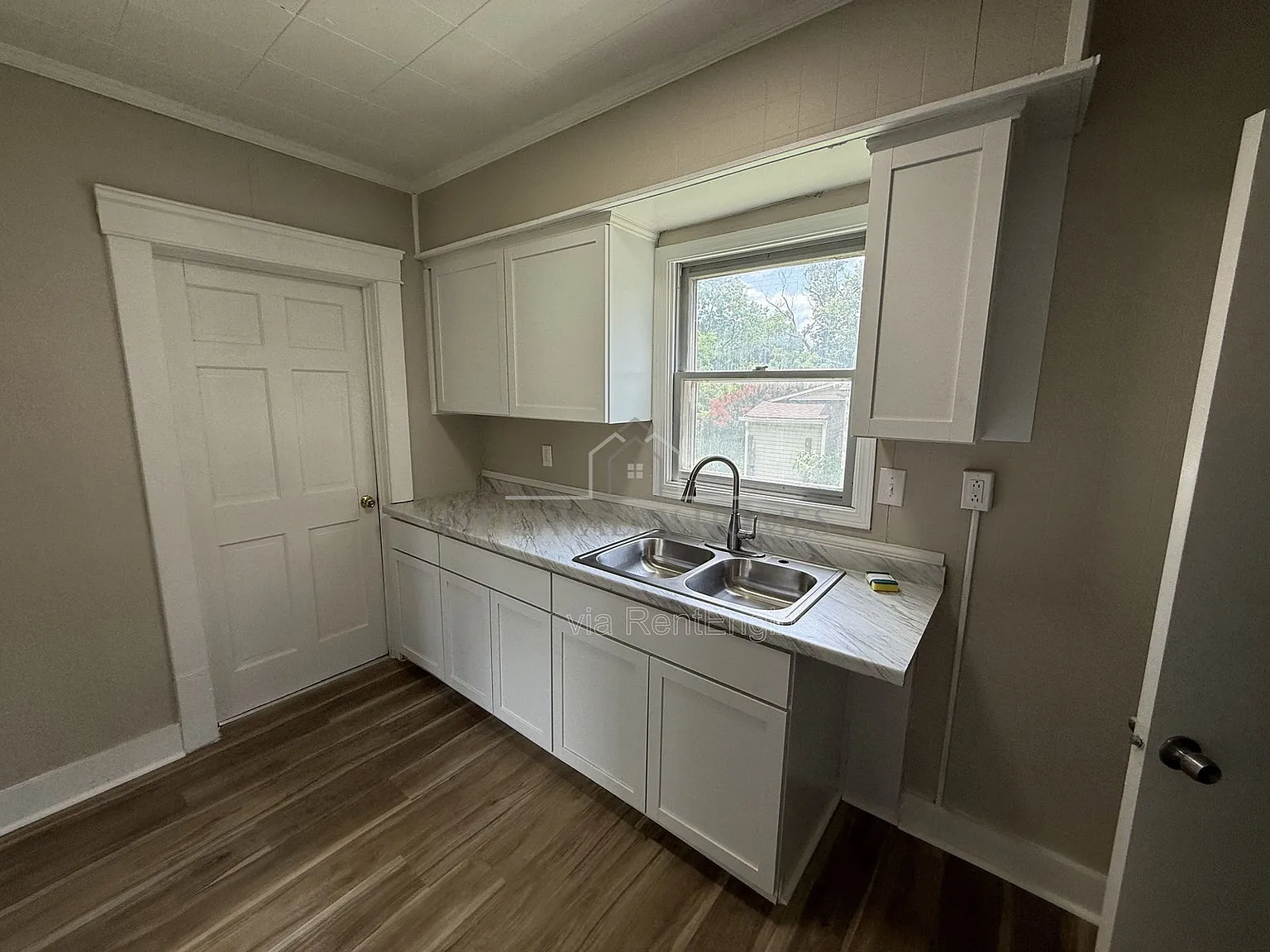 3 bed, 1.0 bath, 936 sqft, $1,250 — Photo 4