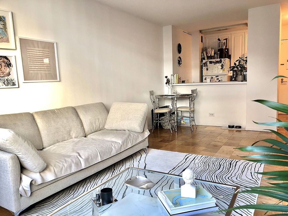 1st image of 230 W 55th St APT 15E