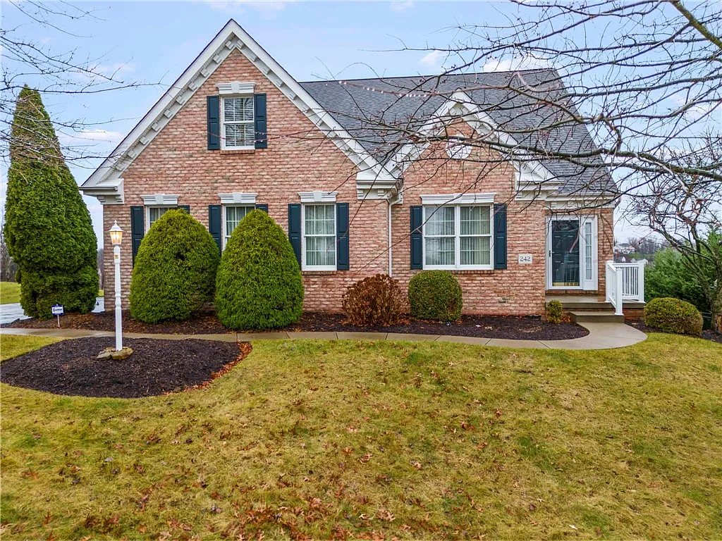242 Molly Dr photo 1