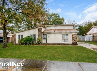 6030 Elk Grove Dr, Memphis, TN 38115