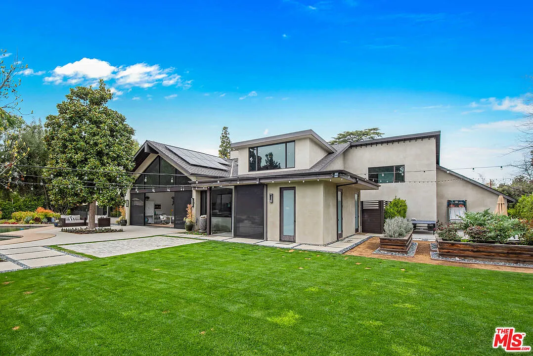 6 bed, 7.0 bath, 7074 sqft, $35,000 — Photo 2
