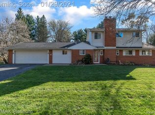 861 W Livingston Rd, Highland, MI 48357