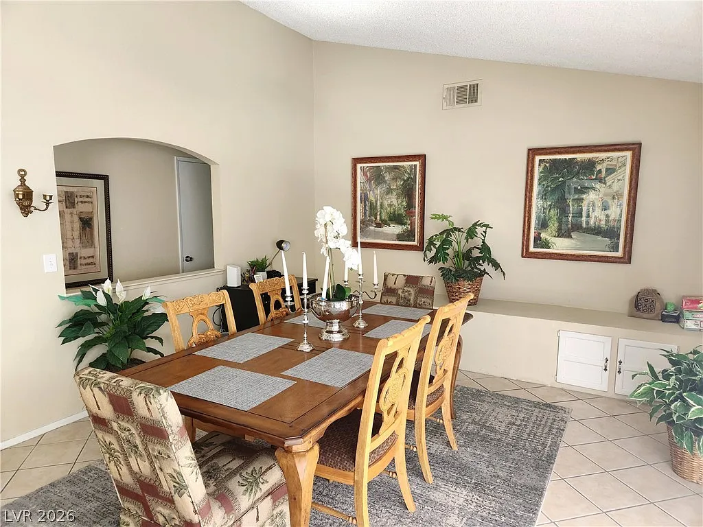 3 bed, 2.0 bath, 1444 sqft, $3,600 — Photo 3
