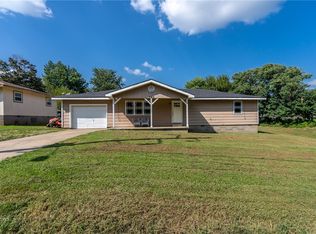 399 Raines Rd, Siloam Springs, AR 72761