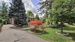 Photo 2 of 9 - 520 Lynett Cres - Richmond Hill, ON Building Photo - 520 Lynett Cres