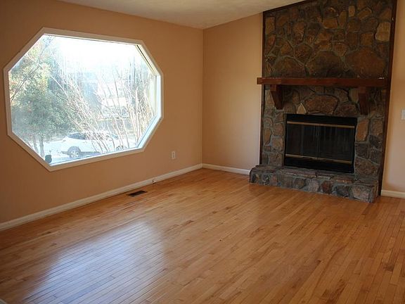 5th image of 2515 Derek Dr SW