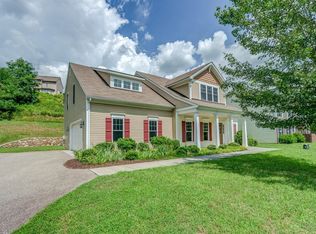 6233 Roselawn Rd, Roanoke, VA 24018