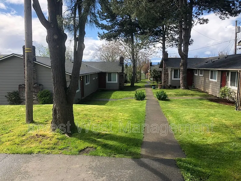 2 bed, 1.0 bath, 900 sqft, $1,595 — Photo 3