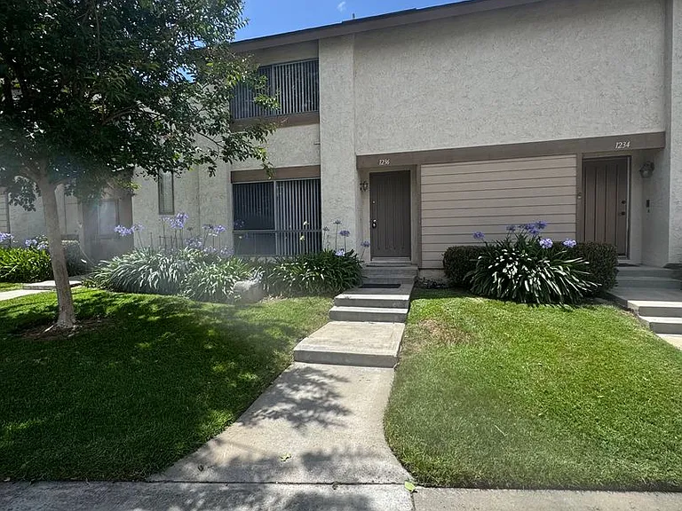 1236 Devonshire Ln — Photo 40