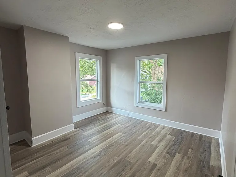2429 Adams St — Photo 11