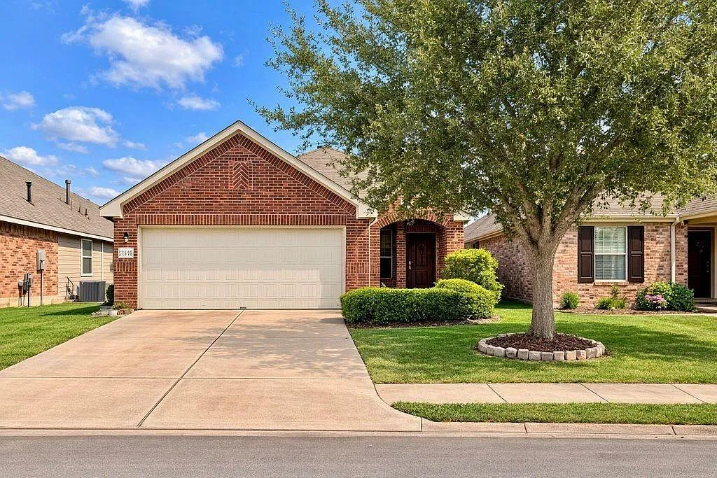 4 bed, 2.0 bath, 1558 sqft, $1,950 — Photo 1