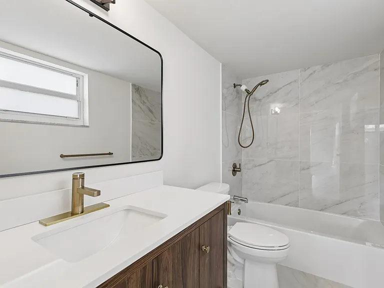 The Oaks Apartments — Photo 4