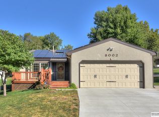 8002 Arlington Dr, Omaha, NE 68134