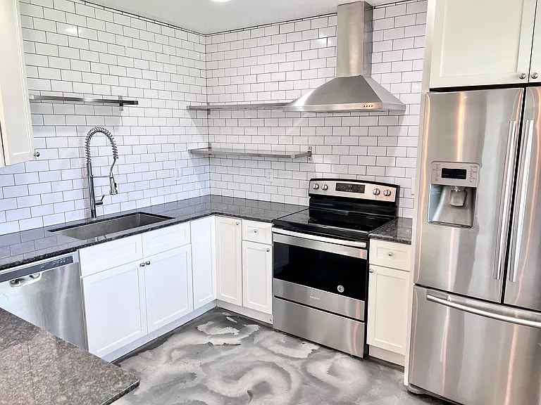 3212 N 37th St #9 — Photo 2