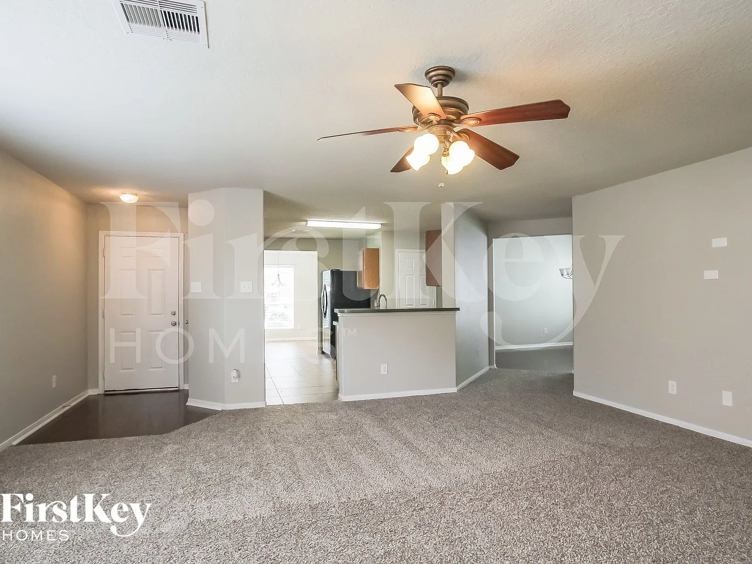 3 bed, 2.0 bath, 1819 sqft, $2,070 — Photo 4