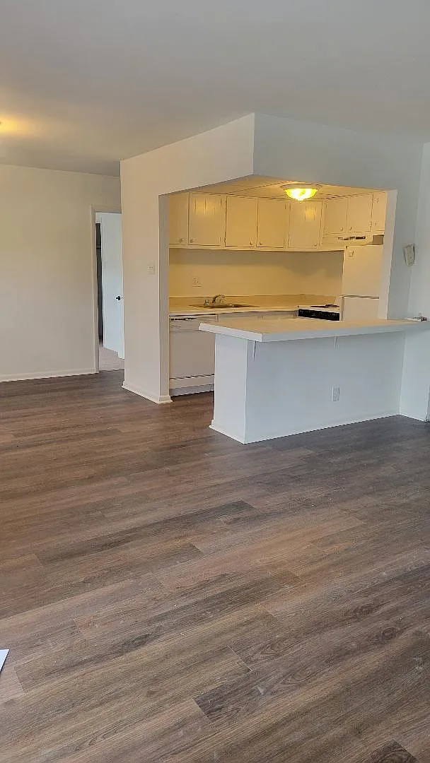 Eagle Court Apartments — Photo 4