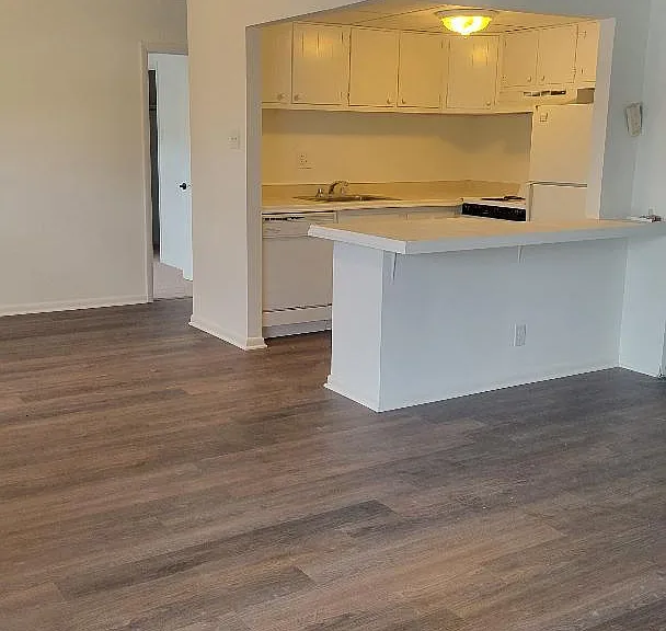 Eagle Court Apartments — Photo 4