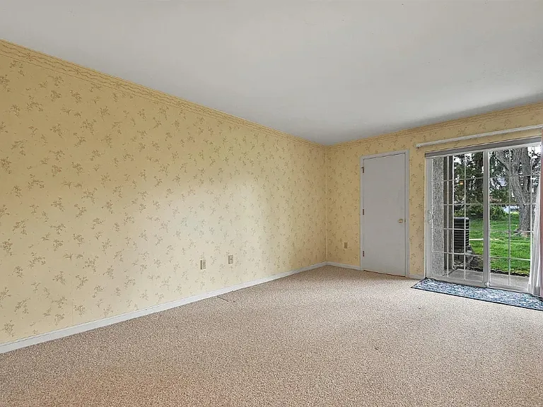 105 Valley Greene Cir #105 — Photo 9