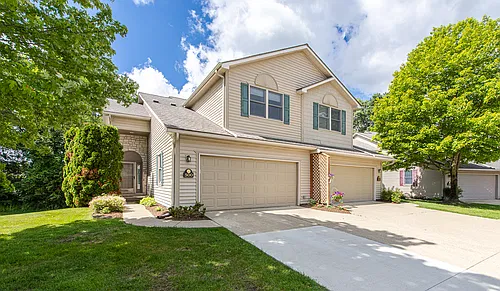 300 Stratford Ln #300 Photo 1