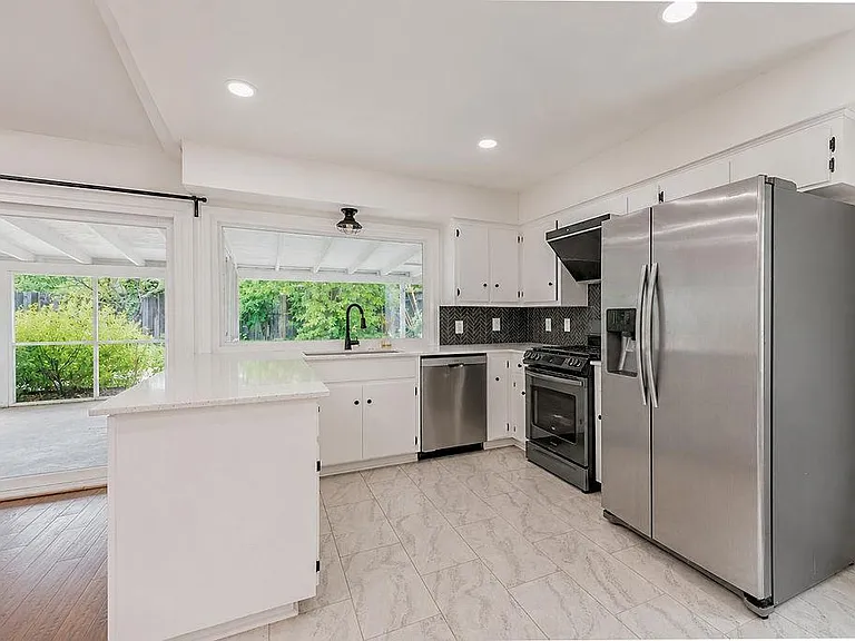 5202 Greenheart Dr — Photo 3