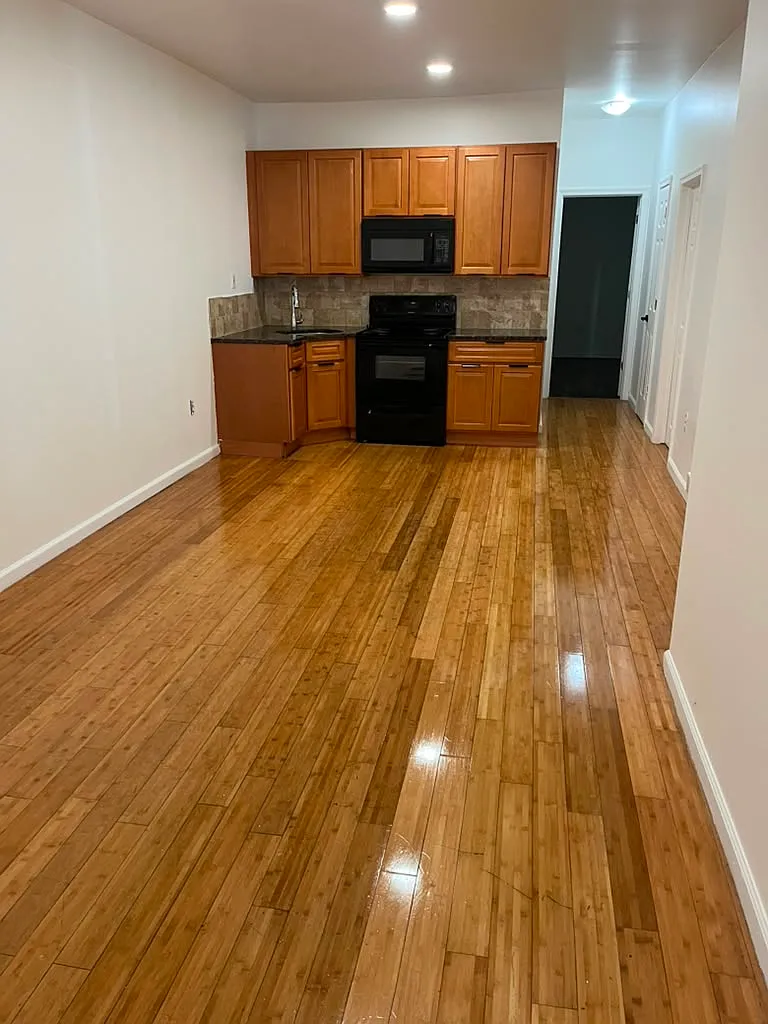 1 bed, 900 sqft, $1,175 — Photo 2