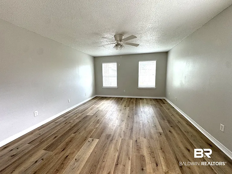 9964 Hollowbrook Ave — Photo 20