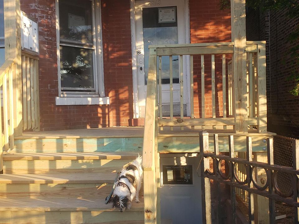 2nd image of 2743 W Fullerton Ave #G