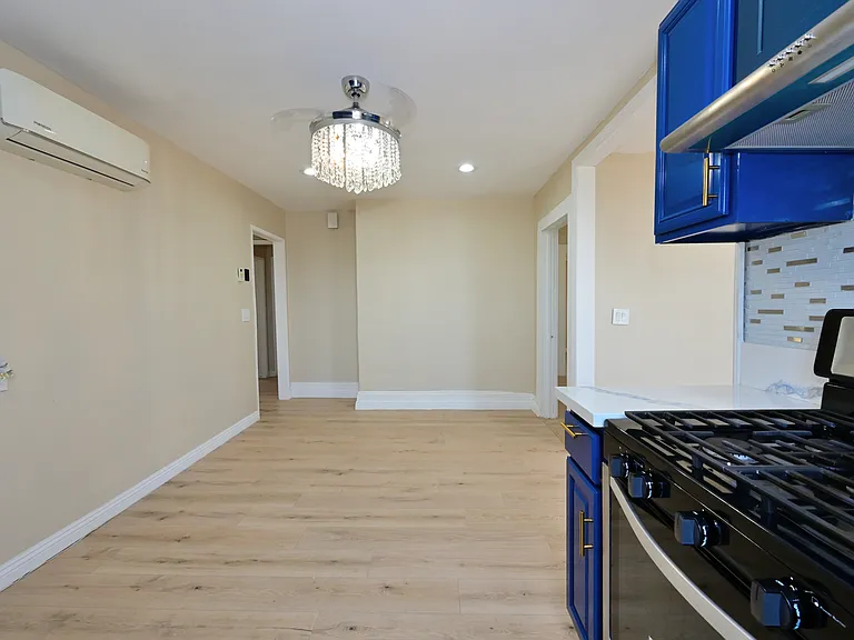 328 E Olive Ave — Photo 8