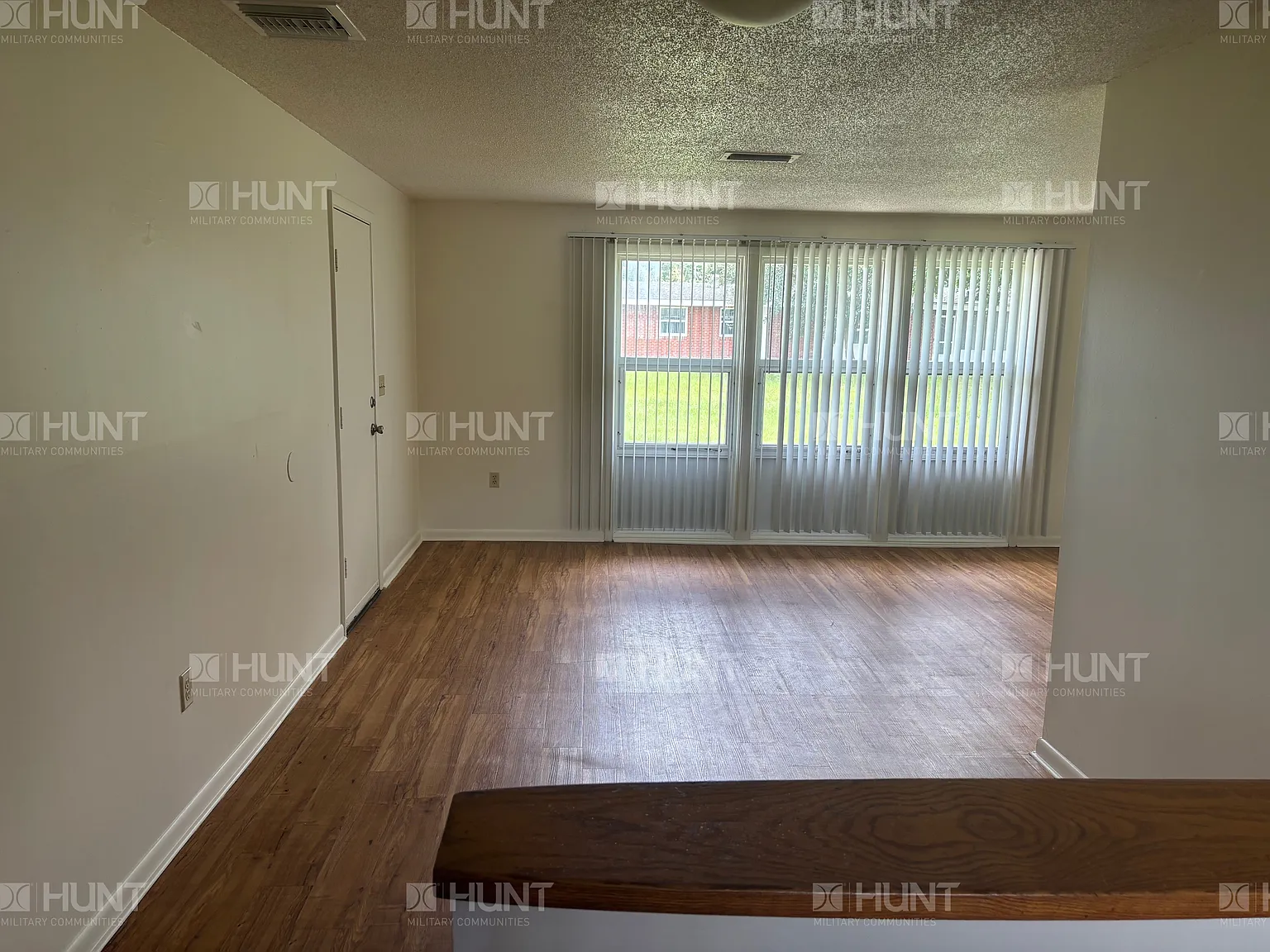 3 bed, 1.5 bath, 1301 sqft, $1,650 — Photo 2
