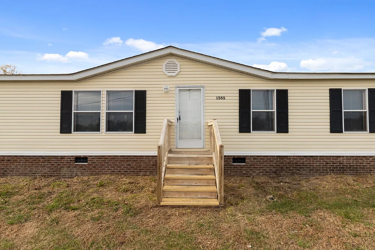 Building Photo - 1385 Live Oak Rd