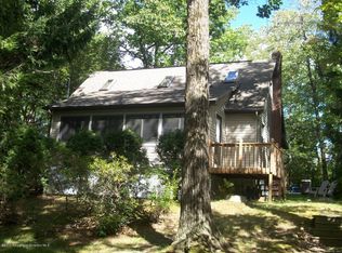 40 E Shore Dr, Lake Ariel, PA 18436