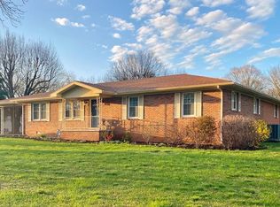 108 Country Club Ln, Hopkinsville, KY 42240