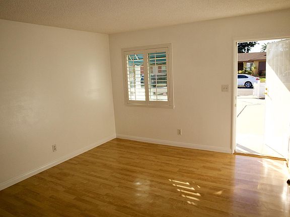 5th image of 723 Greenhedge St