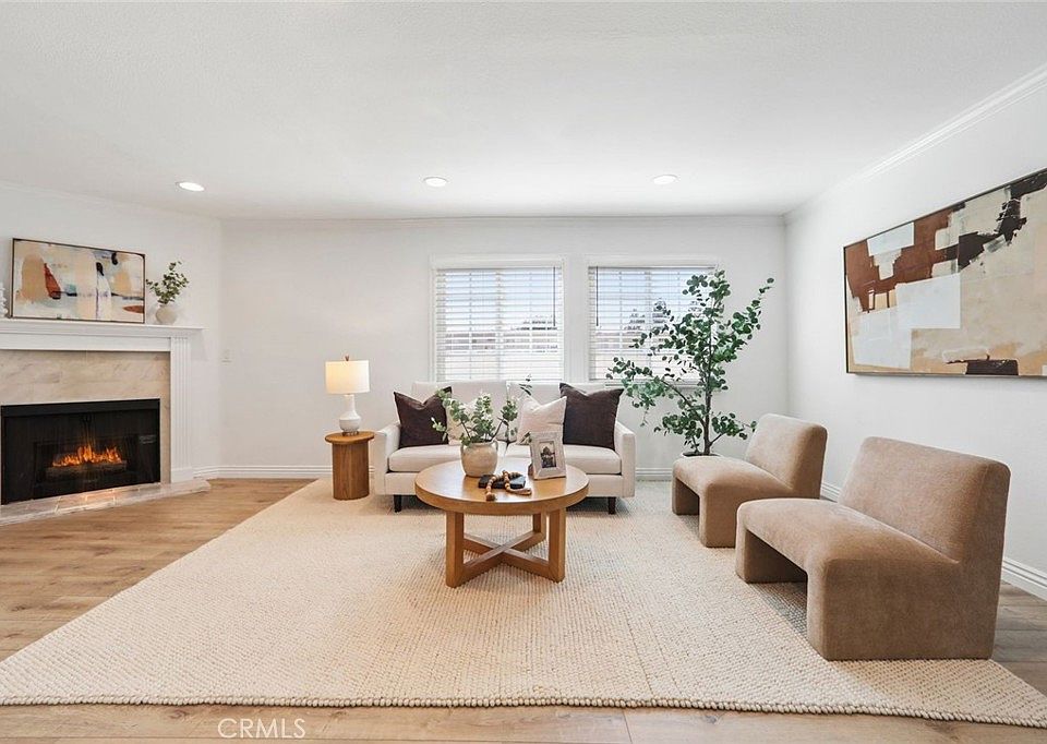1st image of 4189 Vineland Ave #120