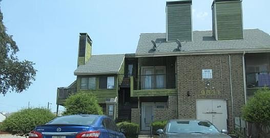 2nd image of 9831 Walnut St