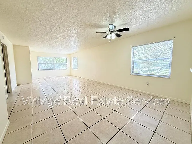 Whitehall Garden Apartments — Photo 12