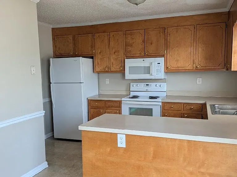 2116 Flagstone Ct #D10 — Photo 2