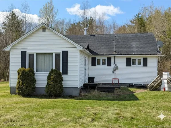 42 Lauvina Rd, Burton, NB E2V 3X6