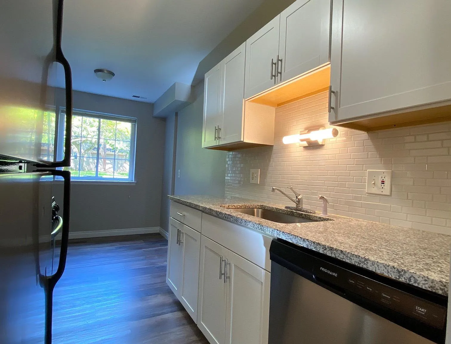 1 bed, 716 sqft, $1,200 — Photo 2