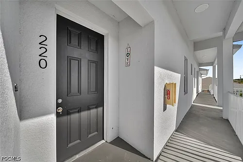 275 SW 4th St Photo 1