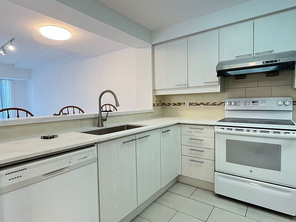 1st image of 18 Hollywood Ave #Penthouse 202