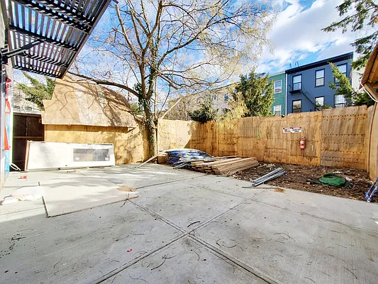 Rented by Sunshine Management Group, LLC | media 21