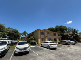 2530 W 67th Pl, Hialeah, FL