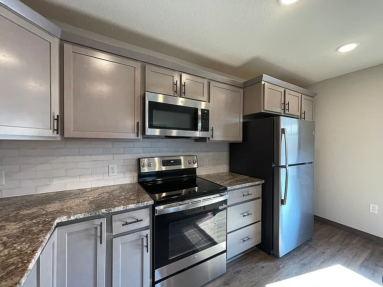 Gateway Place Apartments — Photo 77